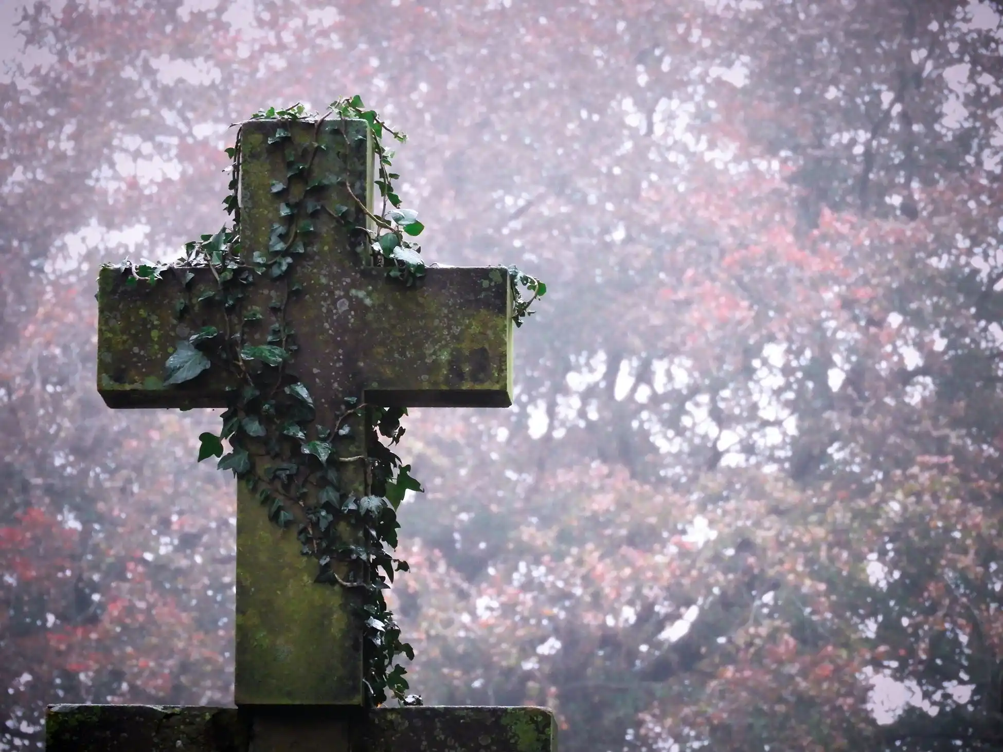 Kreuz aus Stein